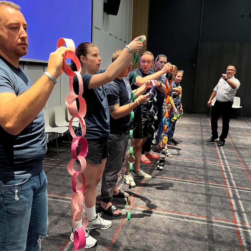Team building Les anneaux de papier avec EVMO